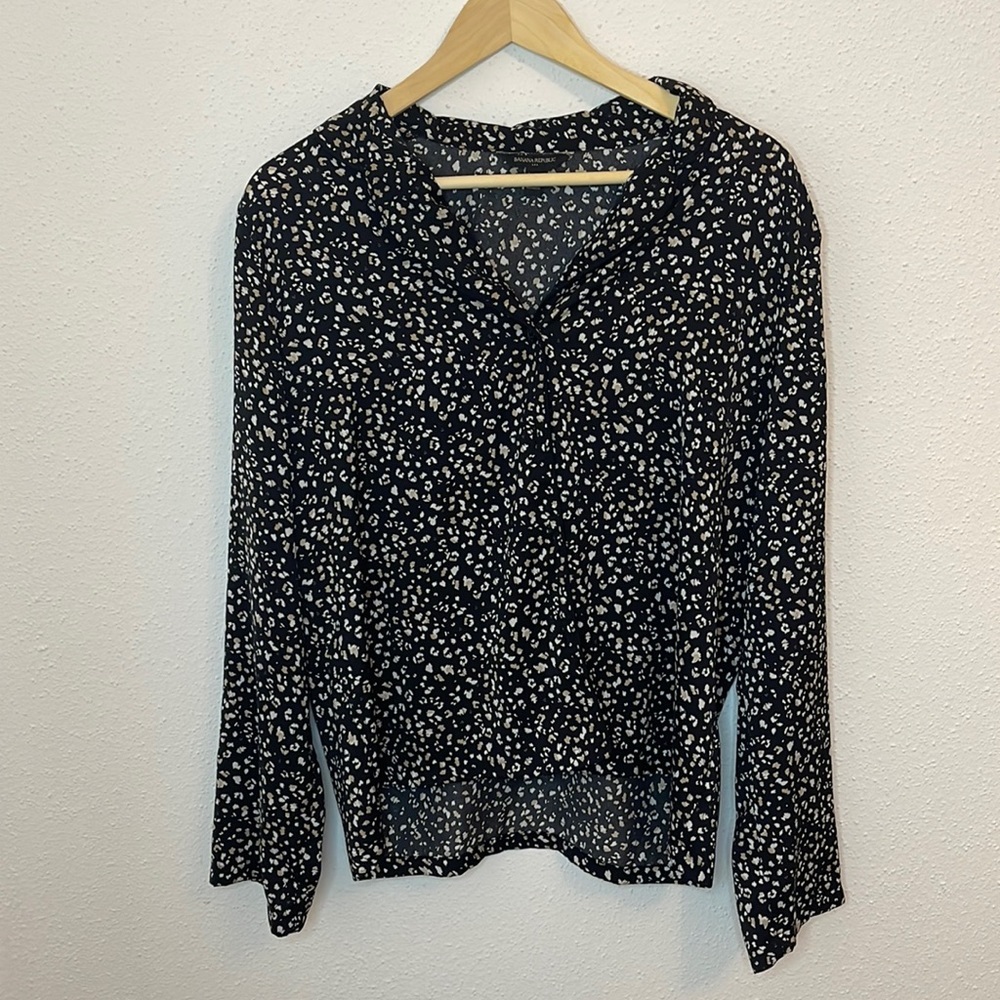 Banana Republic Button Down Collared Long Sleeve Shirt Size M